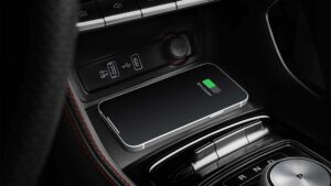 mg_new_zsev_tech_gallery_wirelesscharger_1920x1080